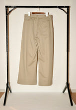 Load image into Gallery viewer, ANTi COUNTRY CLUB TOKYO 2026 SS - ONE-TUCK CHINO PANTS（BEIGE) -
