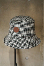 Carica l&#39;immagine nel visualizzatore di Gallery, ANTi COUNTRY CLUB WOOL BUCKET HAT
