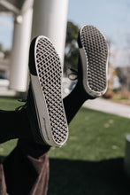 将图片加载到图库查看器，VANS x ANTi COUNTRY CLUB TOKYO COLLABORATION OLD SKOOL SHOES
