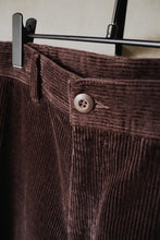 Charger l&#39;image dans la galerie, ANTi COUNTRY CLUB CORDUROY PANTS - Dark Brown -
